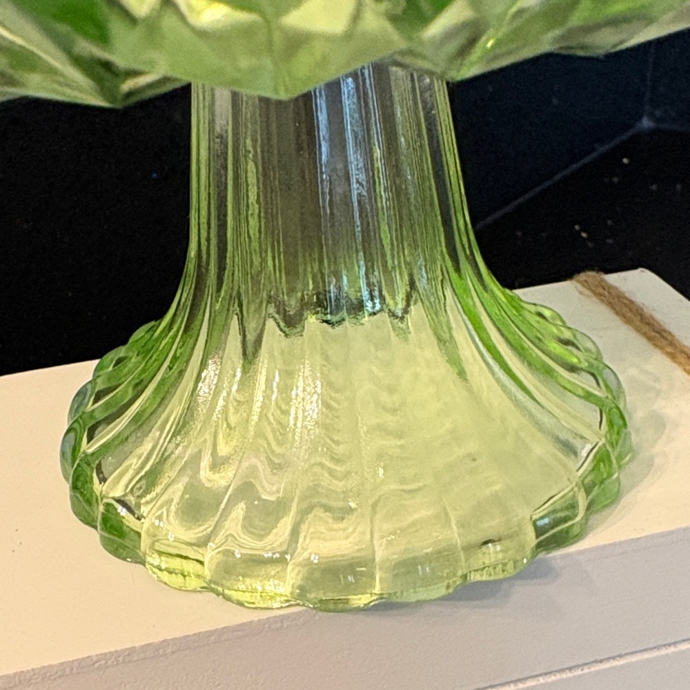 NWOT Green Glass Dessert Summer Easter Stand Riser Shabby Chic Cottagecore - Picture 5 of 11